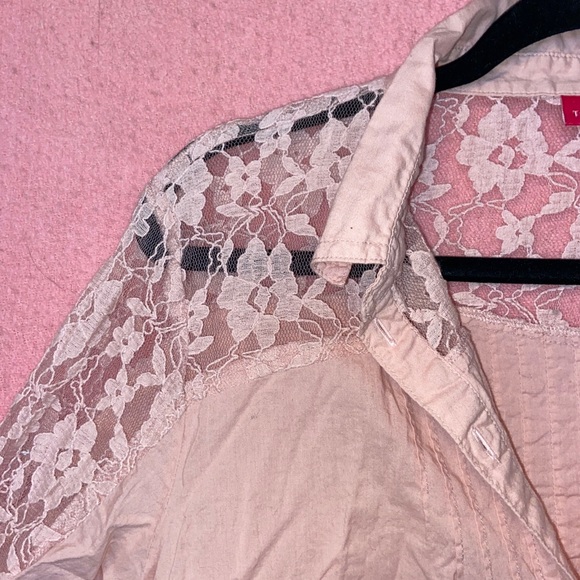 🧚🏻‍♂️2 for 22$🧚🏻‍♂️pink lace button-down shirt - Picture 4 of 7